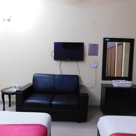 Hotel Tourist Inn Lahor Dış mekan fotoğraf