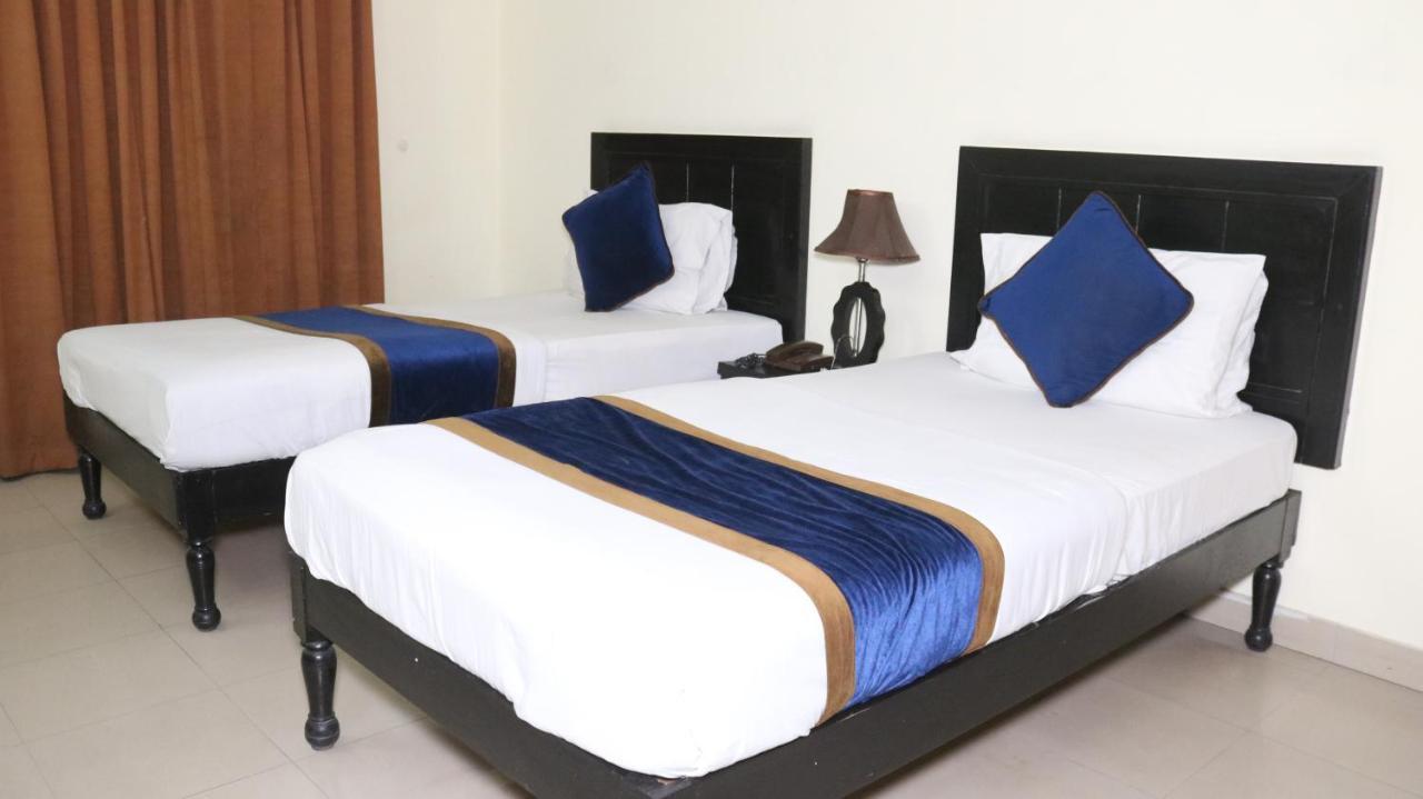 Hotel Tourist Inn Lahor Dış mekan fotoğraf