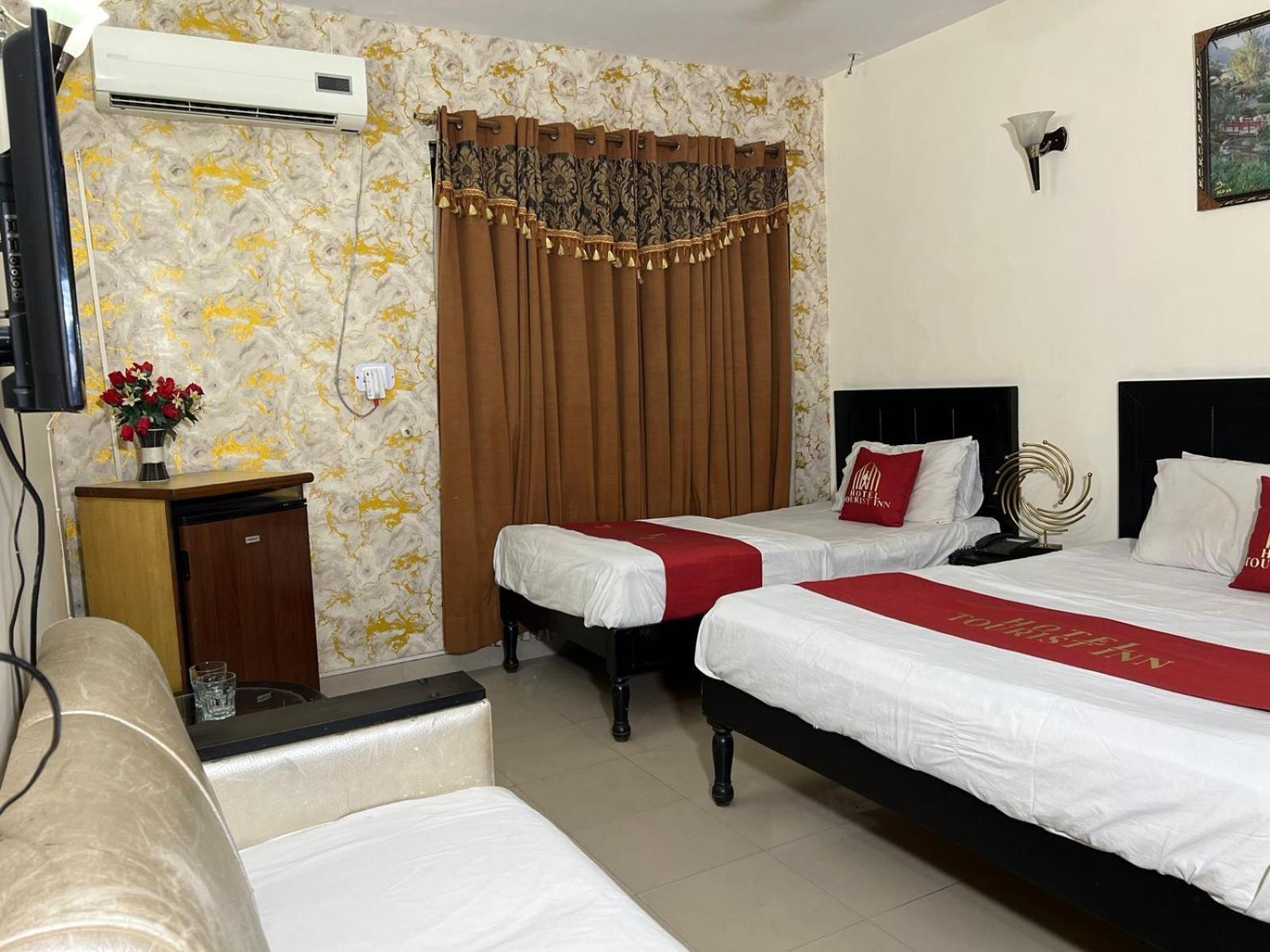 Hotel Tourist Inn Lahor Dış mekan fotoğraf